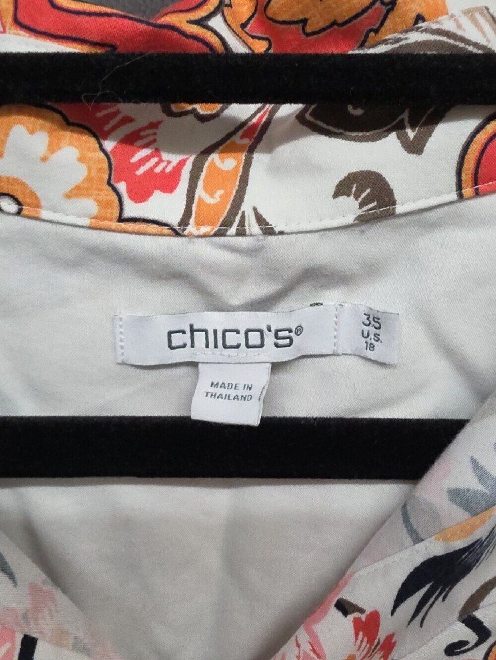 Chico's White Button-Up Blouse w Orange, Coral & Black Floral Print Sz 3.5(18) - Picture 2 of 7